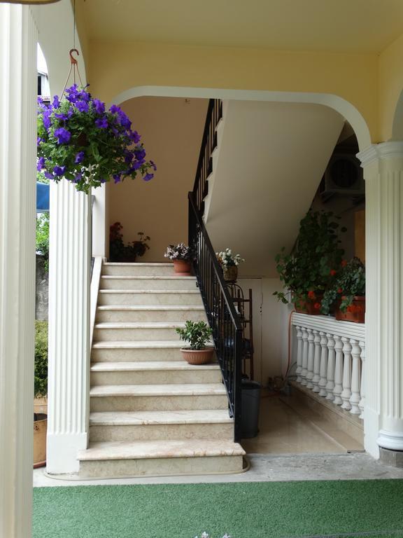 Gulnasi'S Guesthouse Batumi Kültér fotó