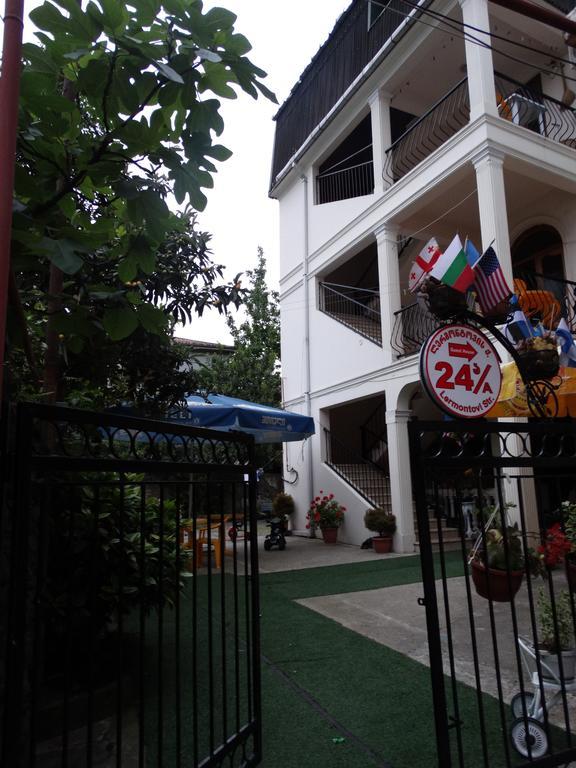 Gulnasi'S Guesthouse Batumi Kültér fotó