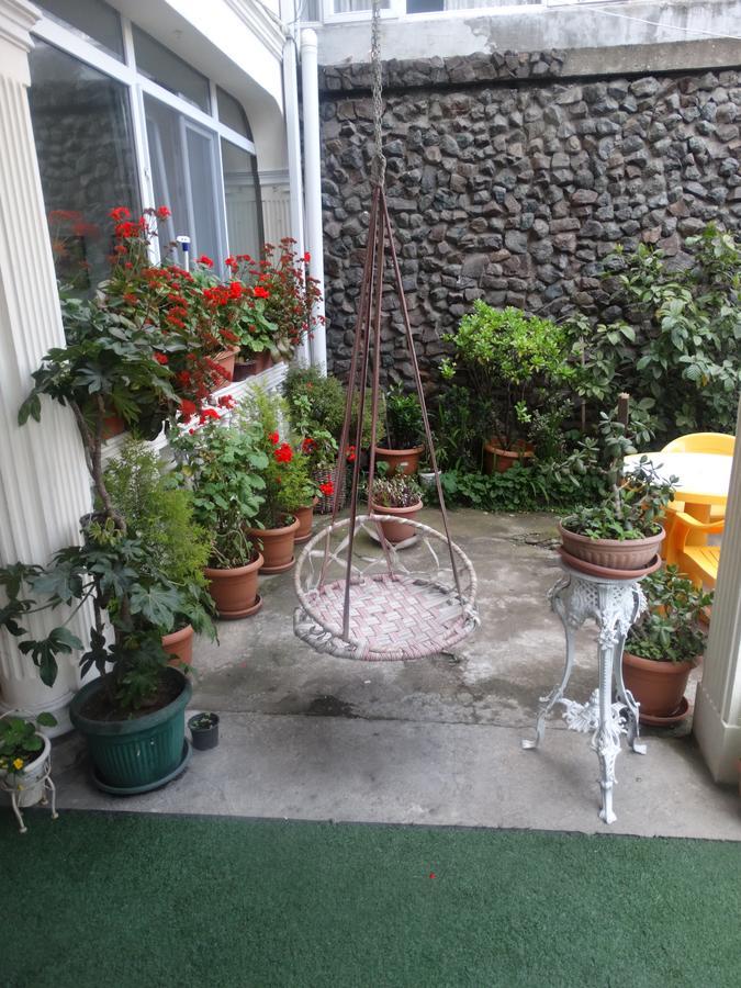 Gulnasi'S Guesthouse Batumi Kültér fotó
