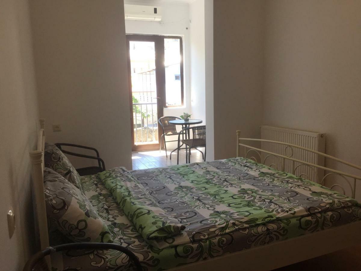 Gulnasi'S Guesthouse Batumi Kültér fotó