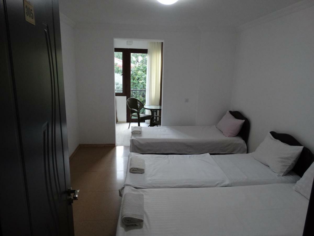 Gulnasi'S Guesthouse Batumi Kültér fotó