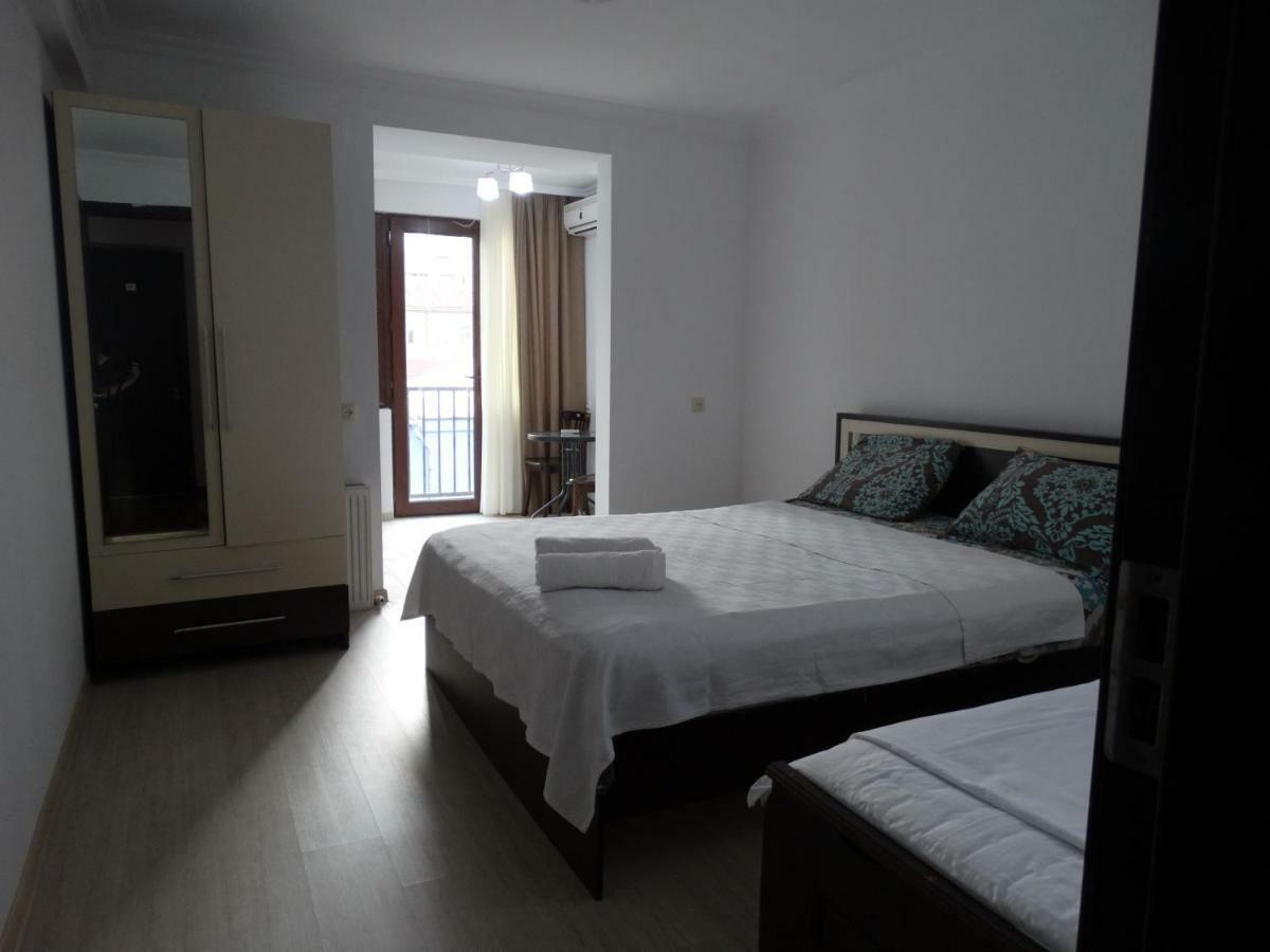 Gulnasi'S Guesthouse Batumi Kültér fotó