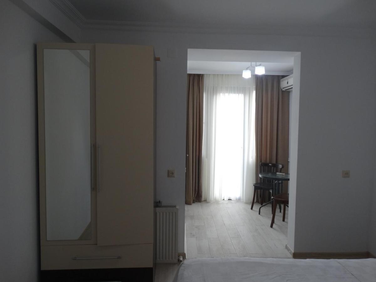 Gulnasi'S Guesthouse Batumi Kültér fotó