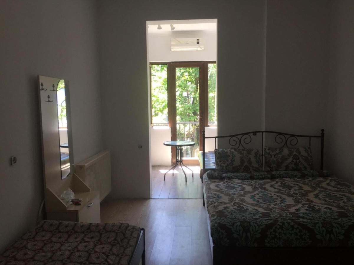 Gulnasi'S Guesthouse Batumi Kültér fotó